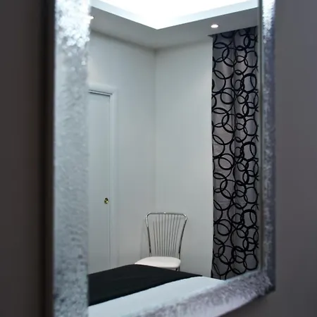 Roma Naif Rooms