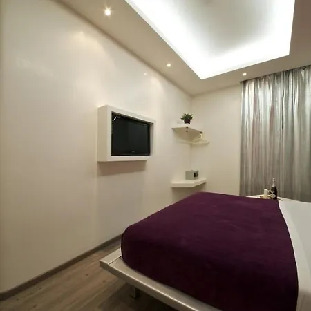 Roma Naif Rooms 2*